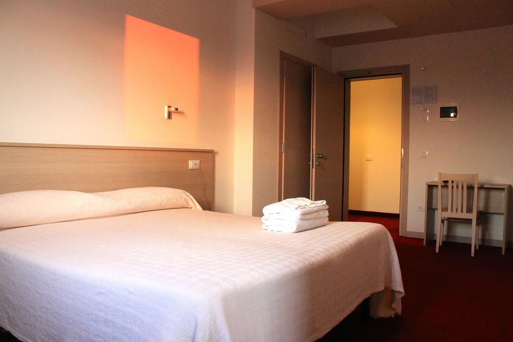Park Hotel Italia Tezze sul Brenta ภายนอก รูปภาพ